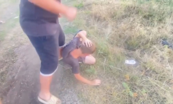Выпили водку с могилы СВОшника: старшеклассники показательно избили подростков в Ростовской области