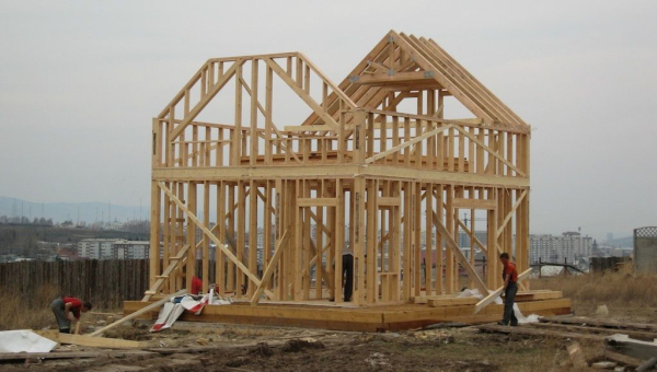 Современное строительство деревянных каркасных домов: от традиций к инновациям