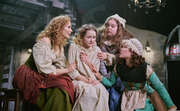 «Салемские ведьмы»: историческая драма с актуальным звучанием на сцене Театра на Трубной