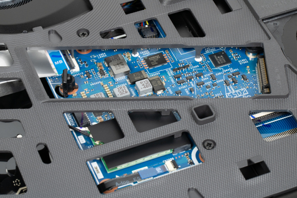 Обзор игрового ноутбука Asus ROG Strix G18 (2025) G815LW