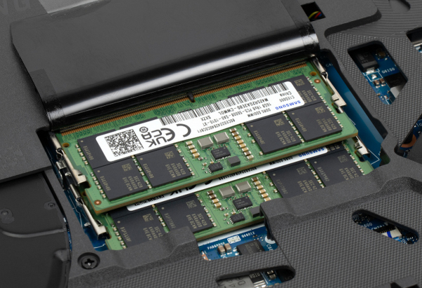 Обзор игрового ноутбука Asus ROG Strix G18 (2025) G815LW