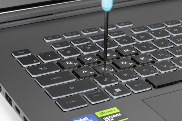 Обзор игрового ноутбука Asus ROG Strix G18 (2025) G815LW