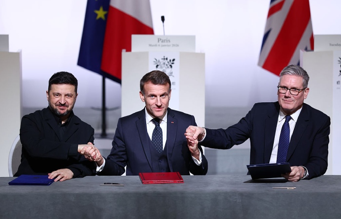 РњР°РєСЂРѕРЅ, РЎС‚Р°СЂРјРµСЂ Рё Р—РµР»РµРЅСЃРєРёР№ РїРѕРґРїРёСЃР°Р»Рё РґРѕРєСѓРјРµРЅС‚ Рѕ СЂР°Р·РјРµС‰РµРЅРёРё РЅР° РЈРєСЂР°РёРЅРµ РјРЅРѕРіРѕРЅР°С†РёРѕРЅР°Р»СЊРЅС‹С… СЃРёР»