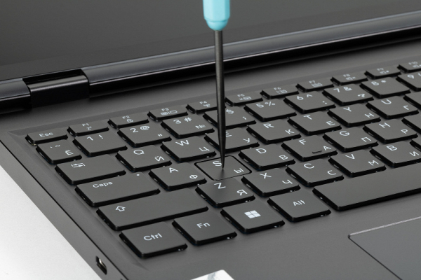 Обзор игрового ноутбука Maibenben X16E X-Treme Tsunami с СЖО, AMD Ryzen 9 9955HX и Nvidia GeForce RTX 5080 Laptop