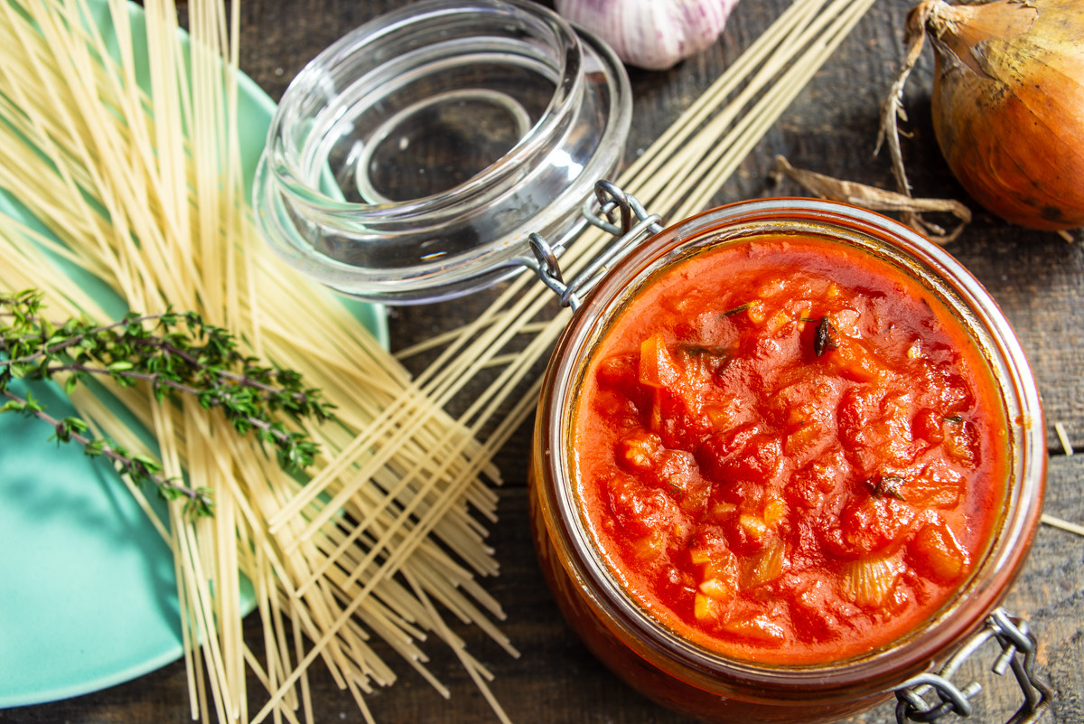 Томатный соус для спагетти с луком и тимьяном. Пошаговый рецепт с фото — Ботаничка
